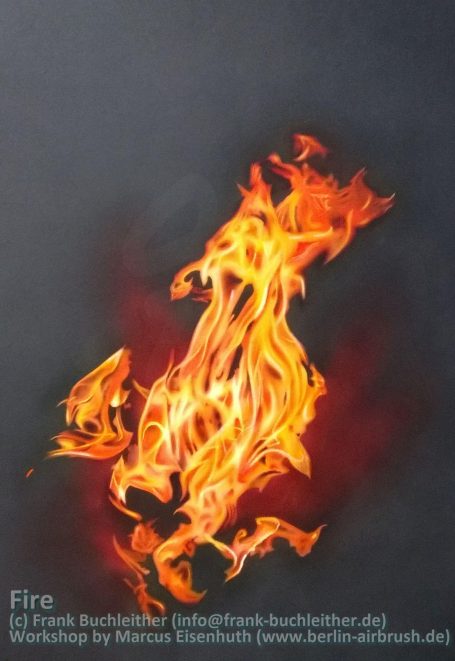 Flammen in lebhaften Orange- und Rottönen, die sich dynamisch bewegen.